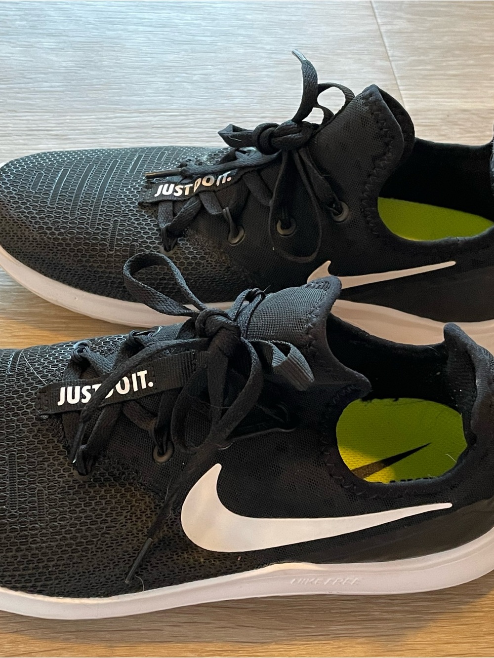 Nike Women’s Black & White Training Sneakers 8.5